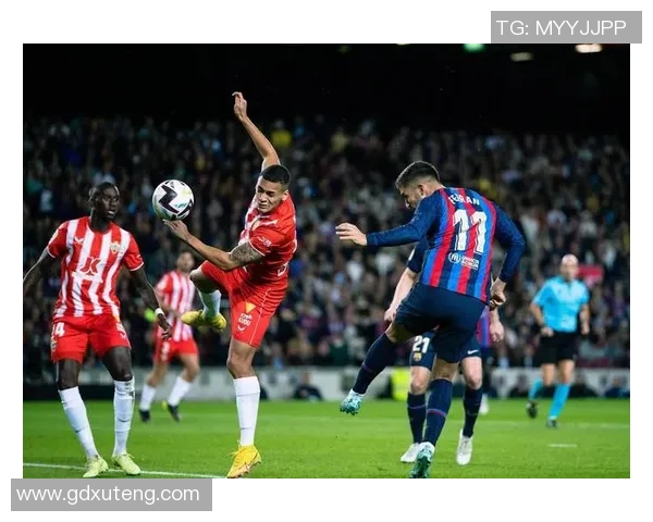 足球明星亲自解说比赛精彩瞬间带你领略不一样的足球魅力与激情